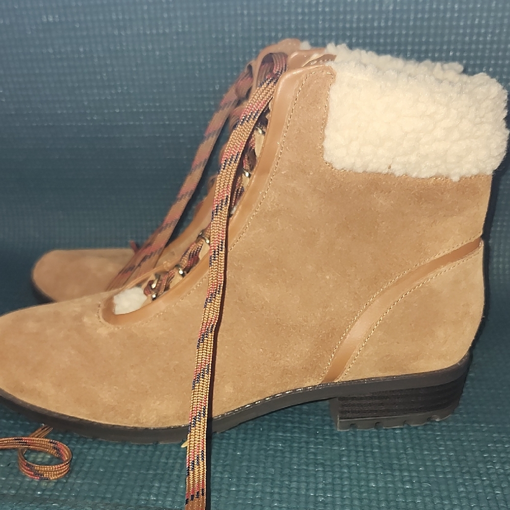 Crown & Ivy Tan and White Winter Boots